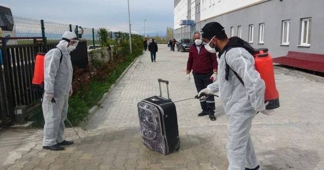 Karantina süresi dolan 73 kişi evlerine uğurlandı