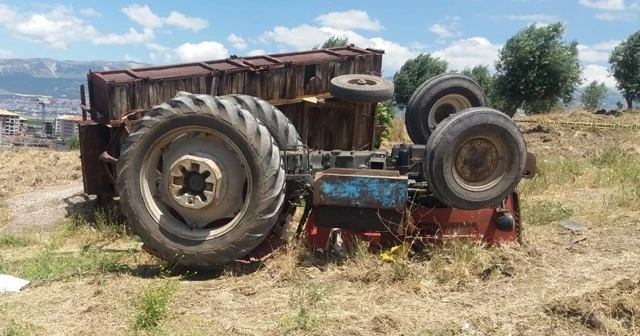 Kendi kullandığı traktörün altında kalarak öldü