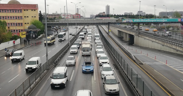 Kısıtlama ardından E-5&#039;te yoğun trafik, polis helikopteri havadan denetledi