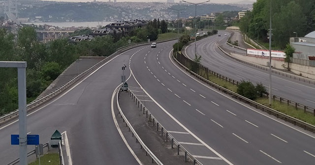 Kısıtlamanın ilk sabahında yollar boş kaldı