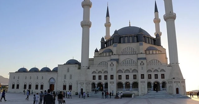 KKTC'de bayram namazı sosyal mesafeye uygun kılınacak