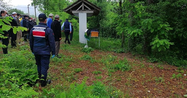 Komşuları tarafından öldürülen kayınpeder ve gelini defnedildi