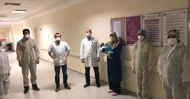 Koronavirüs taşıyan anne doğum yaptı