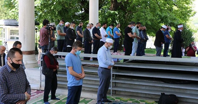 Kuzey Makedonya&#039;da camiler yaklaşık iki ay aradan sonra cemaatle ibadete açıldı