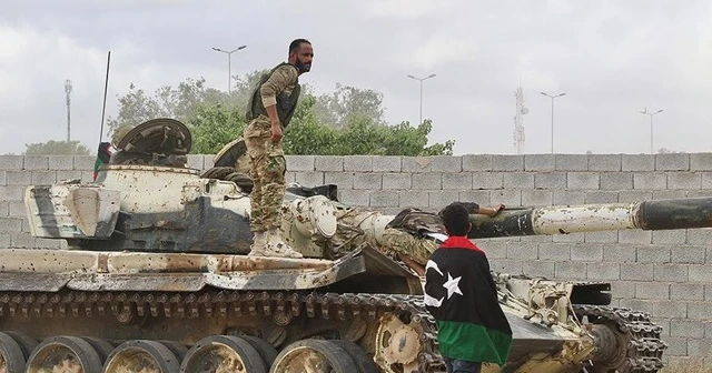 Libya Ordusu başkentin güneyindeki Trablus Havalimanı&#039;na ilerliyor