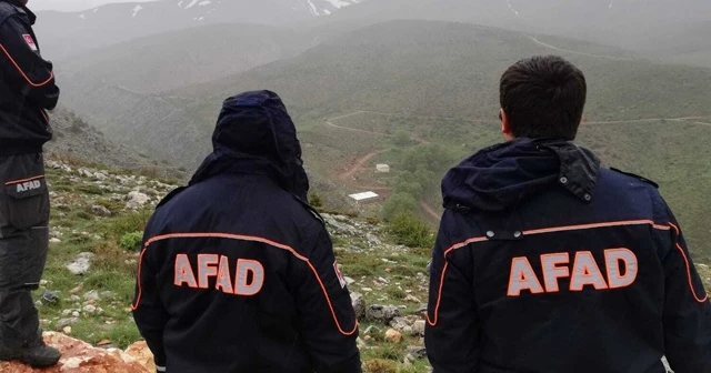 Mantar toplarken kayalıklardan düştü