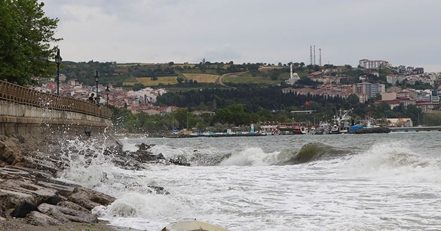 Marmara Denizi&#039;nde ulaşıma lodos engeli