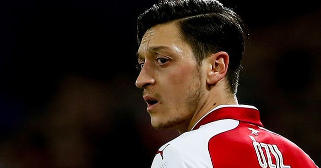 Mesut Özil, Türk Kızılaya 713 bin lira bağışta bulundu