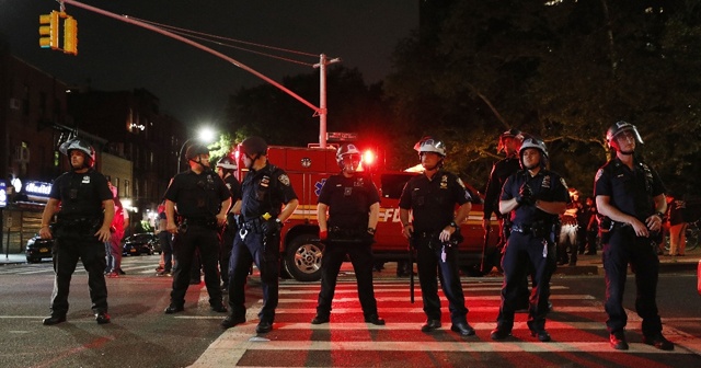 New York’ta Floyd cinayetini protesto eden 200’den fazla kişi tutuklandı