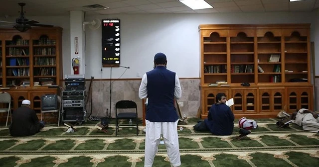 New York'ta Kovid-19 nedeniyle kapanan ibadethaneler açılacak