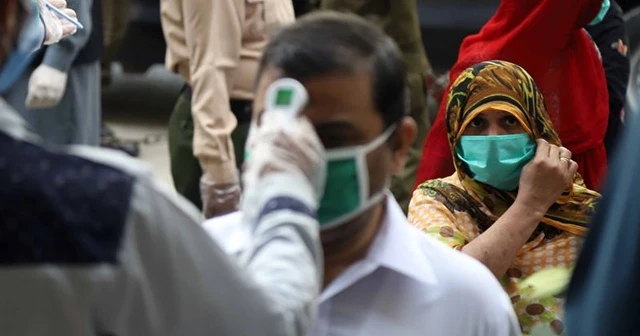 Pakistan'da Kovid-19 vaka sayısı 65 bini geçti