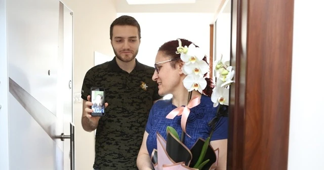 Sağlıkçı kızdan sağlıkçı anneye özel kutlama