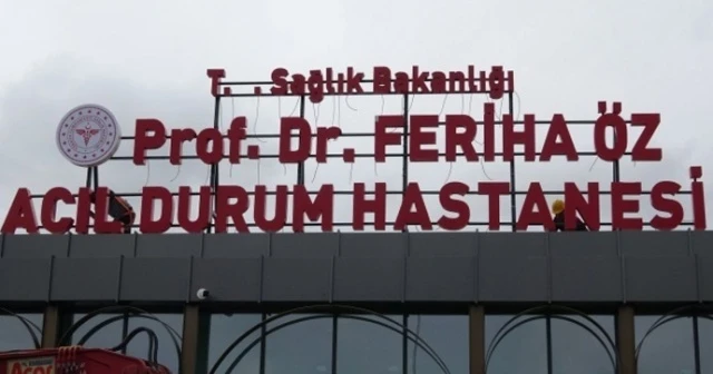 Sancaktepe'deki Prof. Dr. Feriha Öz Acil Durum Hastanesi'nin tabelası asıldı