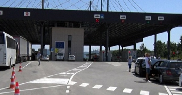 Sırbistan, Kosova’ya olan sınırını tek taraflı olarak açtı