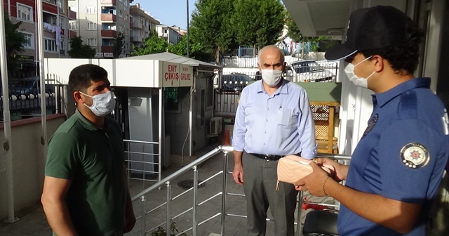 Sokakta bulduğu cüzdanı polise teslim etti