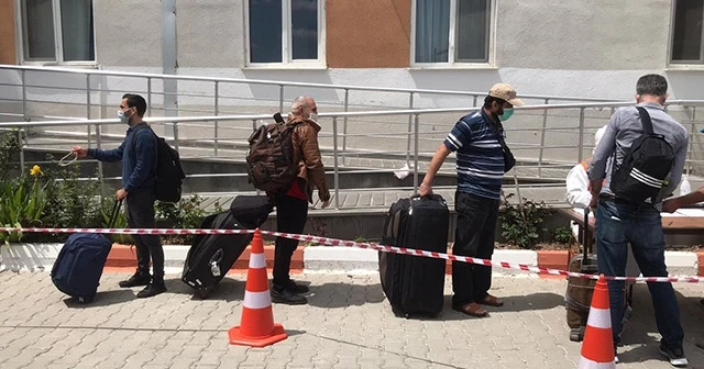 Somali ve Cibuti'den getirilerek karantinaya alınan vatandaşlar evlerine gönderildi