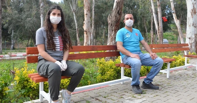 Sosyal mesafeli banklar parklara yerleştirilmeye başlandı