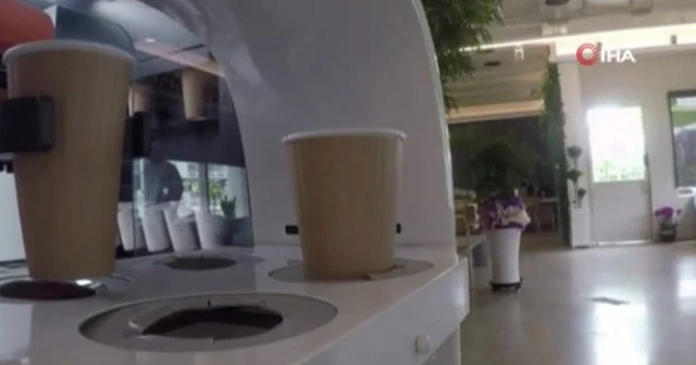 Sosyal mesafenin korunması için robot barista devrede
