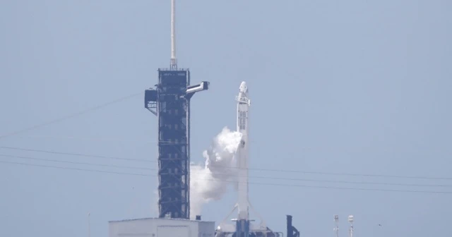 SpaceX, Crew Dragon uzay aracını başarılı bir şekilde fırlattı