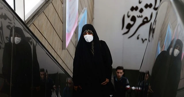 Tahran'da toplu taşımada maske zorunluluğu