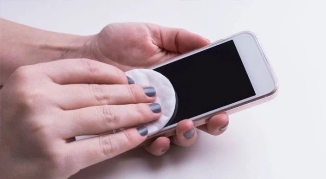 Telefonları kaplayın, iş yerinde önlük giyin