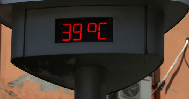 Termometreler 39 dereceyi gösterdi, çocuklar dışarı çıkmadı