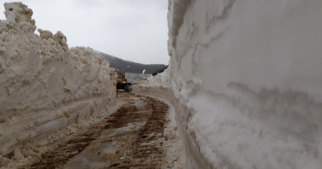 Trabzon&#039;da karla kaplı yayla yolları açılıyor