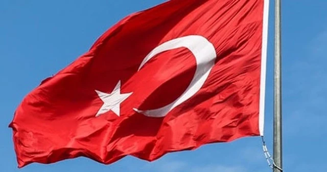 Türk Bayrağını indiren zanlı yakalandı