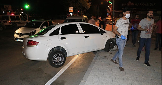 Uyuşturucu satıcısı polisten kaçmak isterken kaza yapıp yakalandı