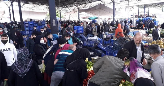 Vatandaşlar soğuk havaya rağmen çarşı ve pazara akın etti