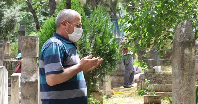 Yasağı duyan mezarlığa koştu