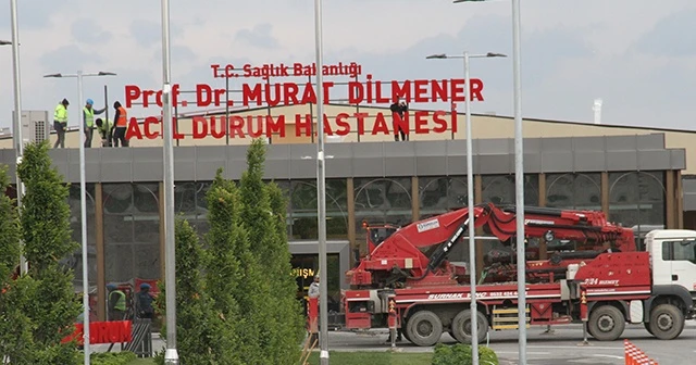 Yeşilköy’deki pandemi hastanesine tabelası asıldı