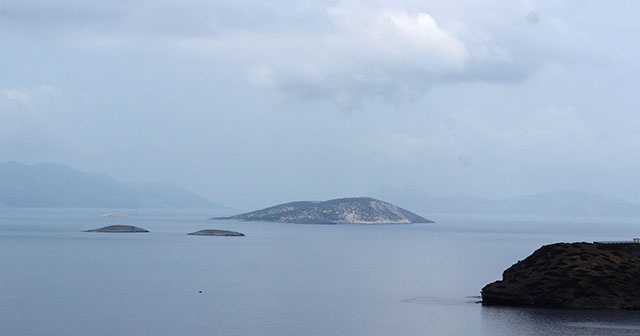 Yunanistan Kardak kayalıklarının peşini bıraktı