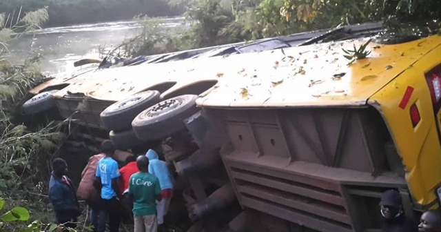 Zambiya’da otobüs şarampole uçtu: 4 ölü, 15 yaralı