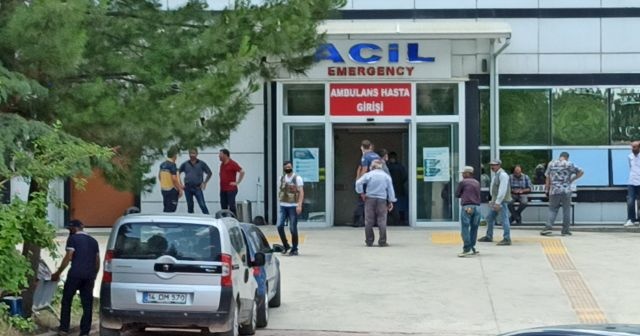 17 yaşındaki genç kız, devrilen traktörün altında kaldı