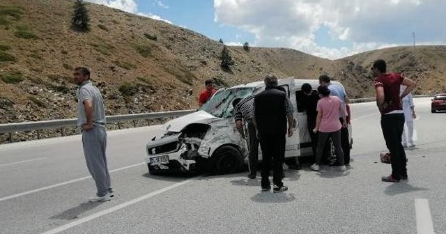 4 kişinin yaralandığı trafik kazasında kadının kolu koptu