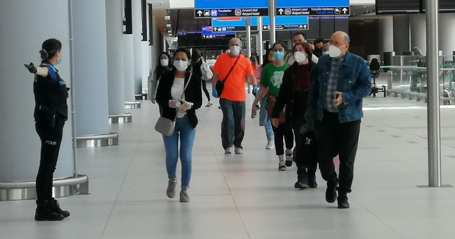 ABD’deki 295 Türk vatandaşı intikal uçuşuyla yurda getirildi