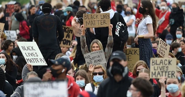 ABD&#039;lilerin çoğunluğu Floyd gösterilerini desteklerken Trump&#039;ın tutumunu onaylamıyor