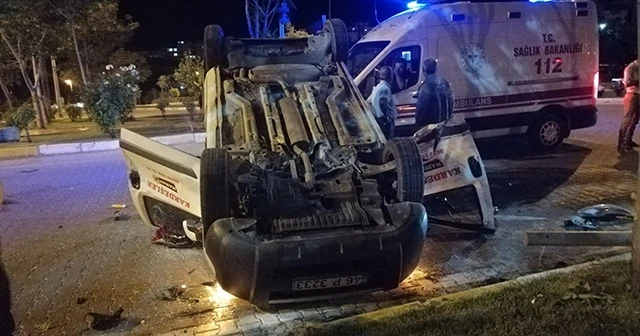 Adıyaman'da hafif ticari araç ile otomobil çarpıştı: 7 yaralı
