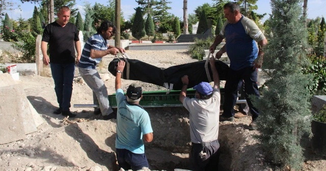 Afgan uyruklu çoban kimsesizler mezarlığına defnedildi