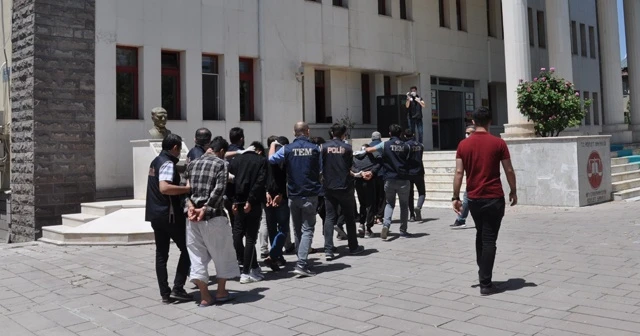 Afyonkarahisar’da DAEŞ şüphelisi 6 kişi adliyeye sevk edildi