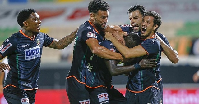 Alanyaspor tarihinde ilk kez Türkiye Kupası&#039;nda finale yükseldi