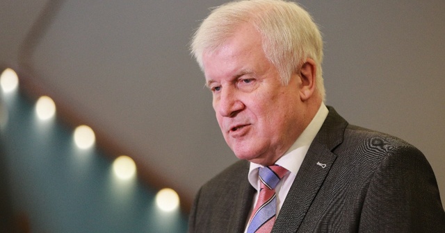 Almanya İçişleri Bakanı Seehofer’den umutlandıran aşı açıklaması