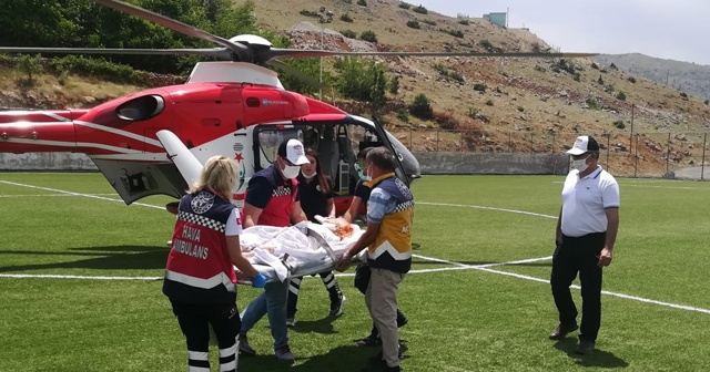 Asırlık nine, ambulans helikopterle sevk edildi