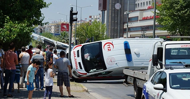 Aydın’da ambulans devrildi