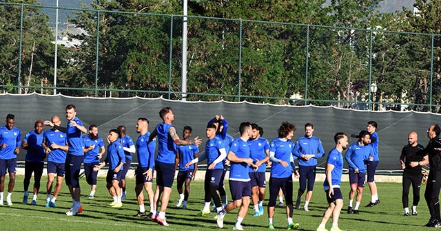 B.B.Erzurumspor, Adana Demirspor karşısında galibiyetine kilitlendi