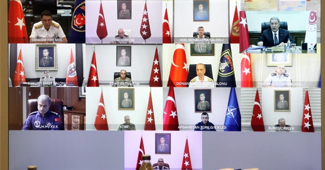 Bakan Akar, video konferans yöntemiyle bölge komutanlarından bilgi aldı