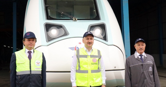 Bakan Karaismailoğlu, milli elektrikli tren için tarih verdi