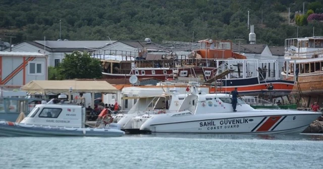 Balıkesir açıklarında Türk kara sularına itilen 35 sığınmacı kurtarıldı