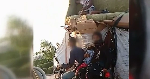 Başkentte 4 kişilik ailenin tehlikeli motosiklet yolculuğu kameralara yansıdı